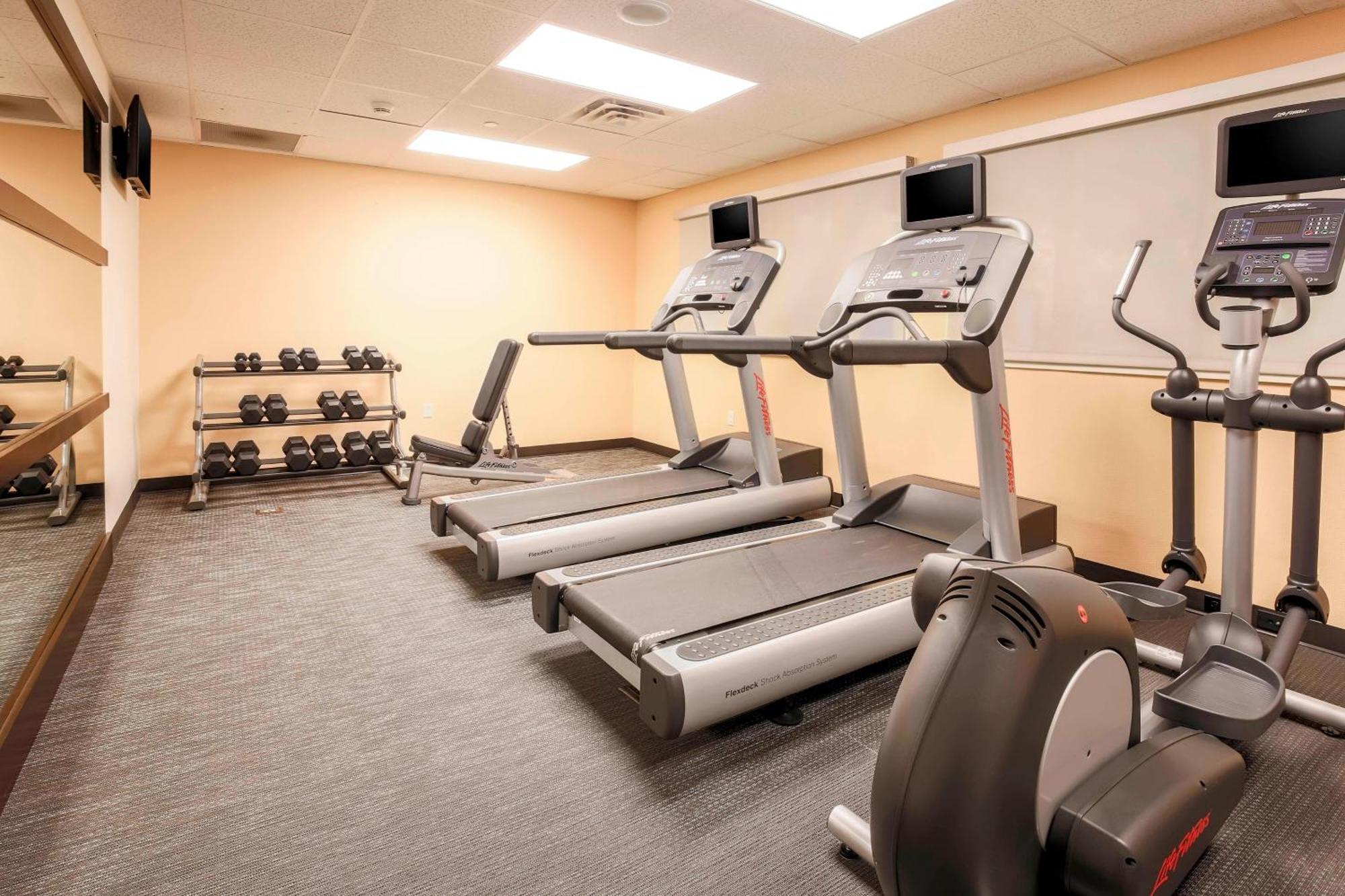 Courtyard By Marriott Potomac Mills Woodbridge Otel Dış mekan fotoğraf